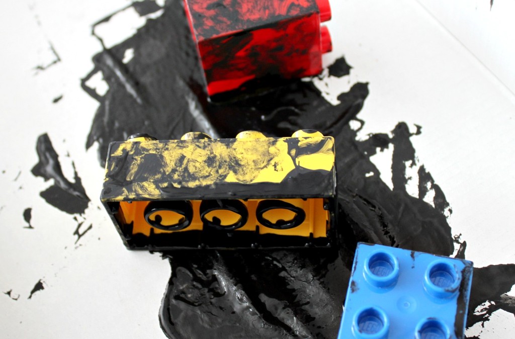 Lego Duplot maalausvälineinä