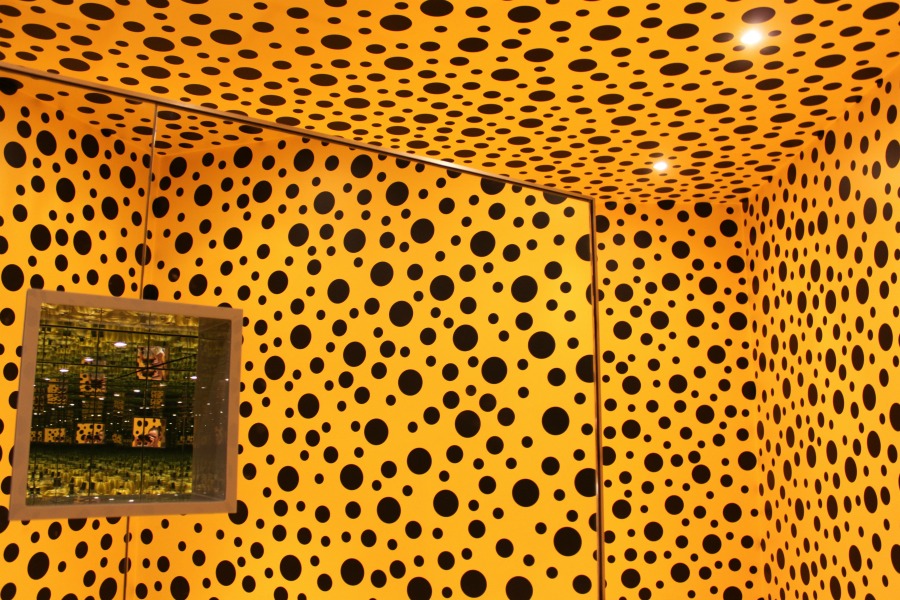 Yayoi Kusama: Peilihuone (Kurpitsa) 1991