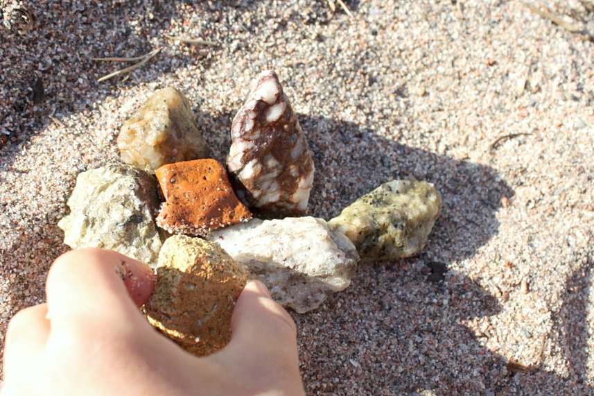 Värikkäitä kiviä / Karhusaari