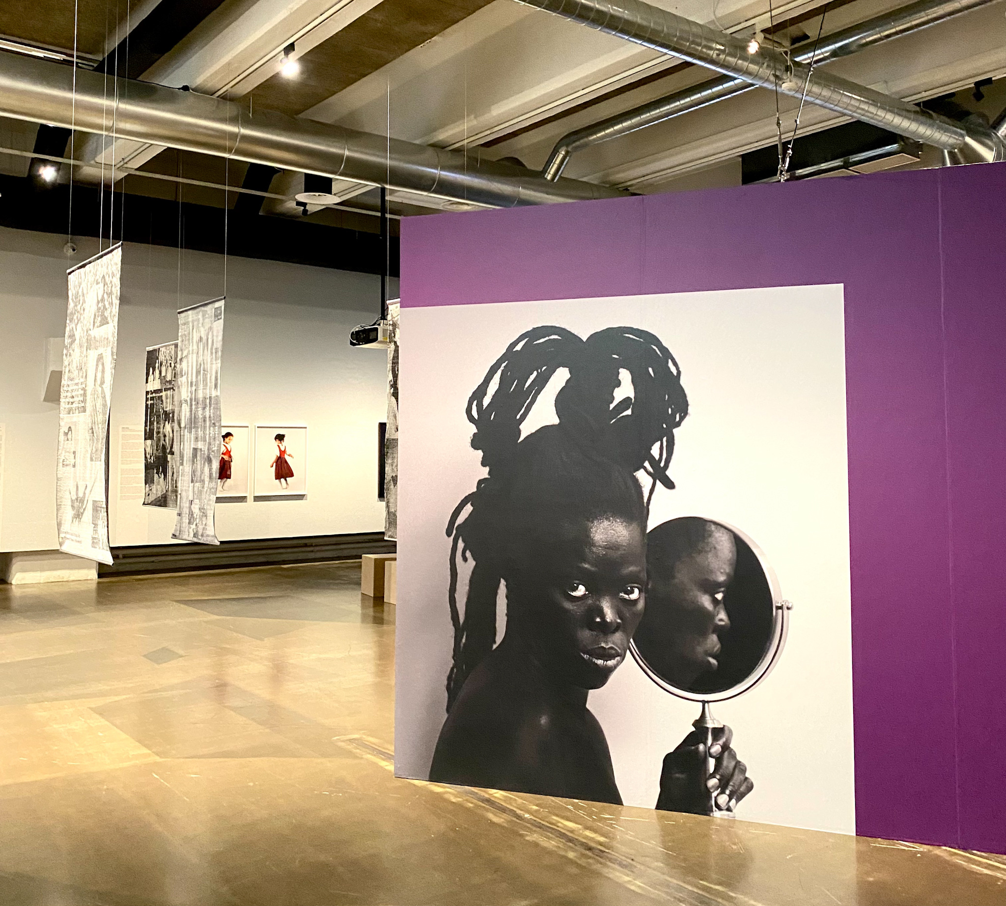 Näkymätön rotu / Suomen Valokuvataiteen museo